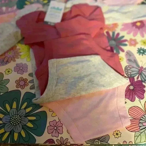 Infants Carters 3 piece onesies 3 different colors mauve ,gray and light pink. - Picture 4 of 7